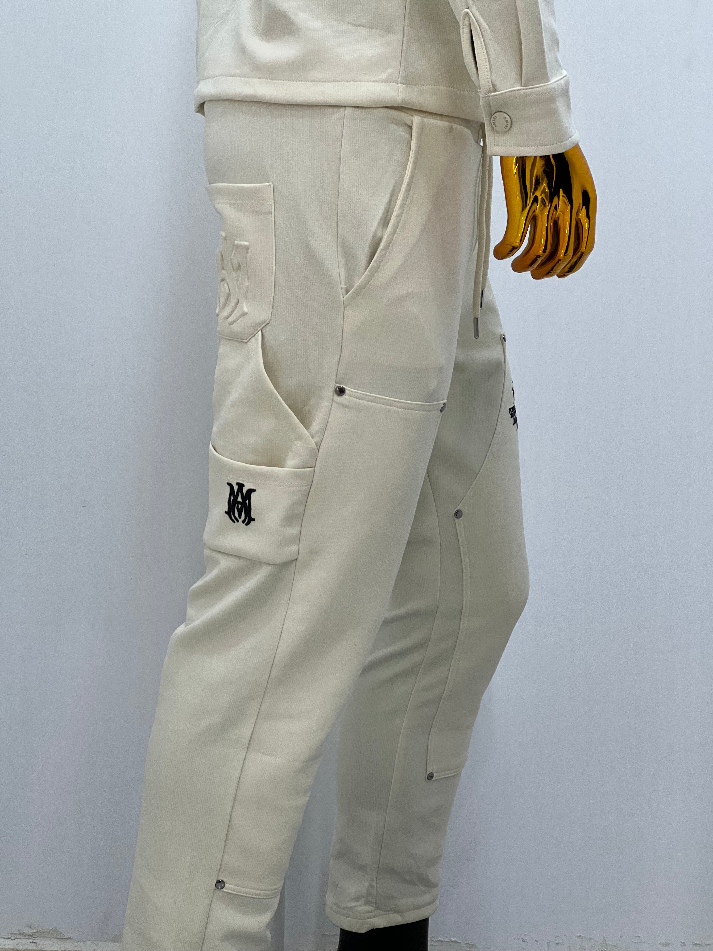 "Amiri : Plus qu’un costume, un symbole 🇹🇷🏛️ porté par les hommes d’influence."