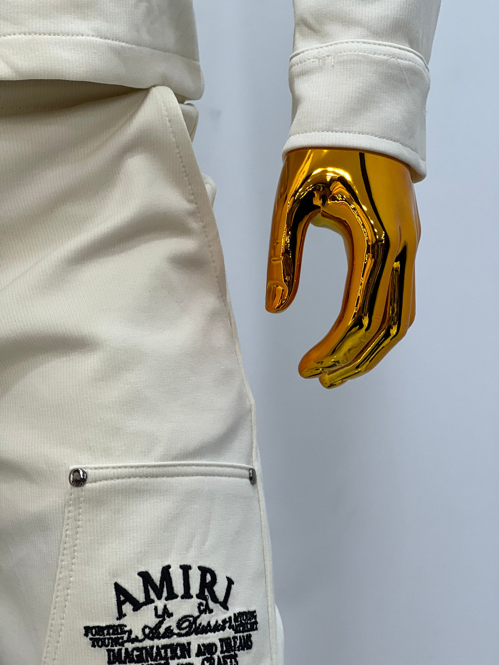 "Amiri : Plus qu’un costume, un symbole 🇹🇷🏛️ porté par les hommes d’influence."