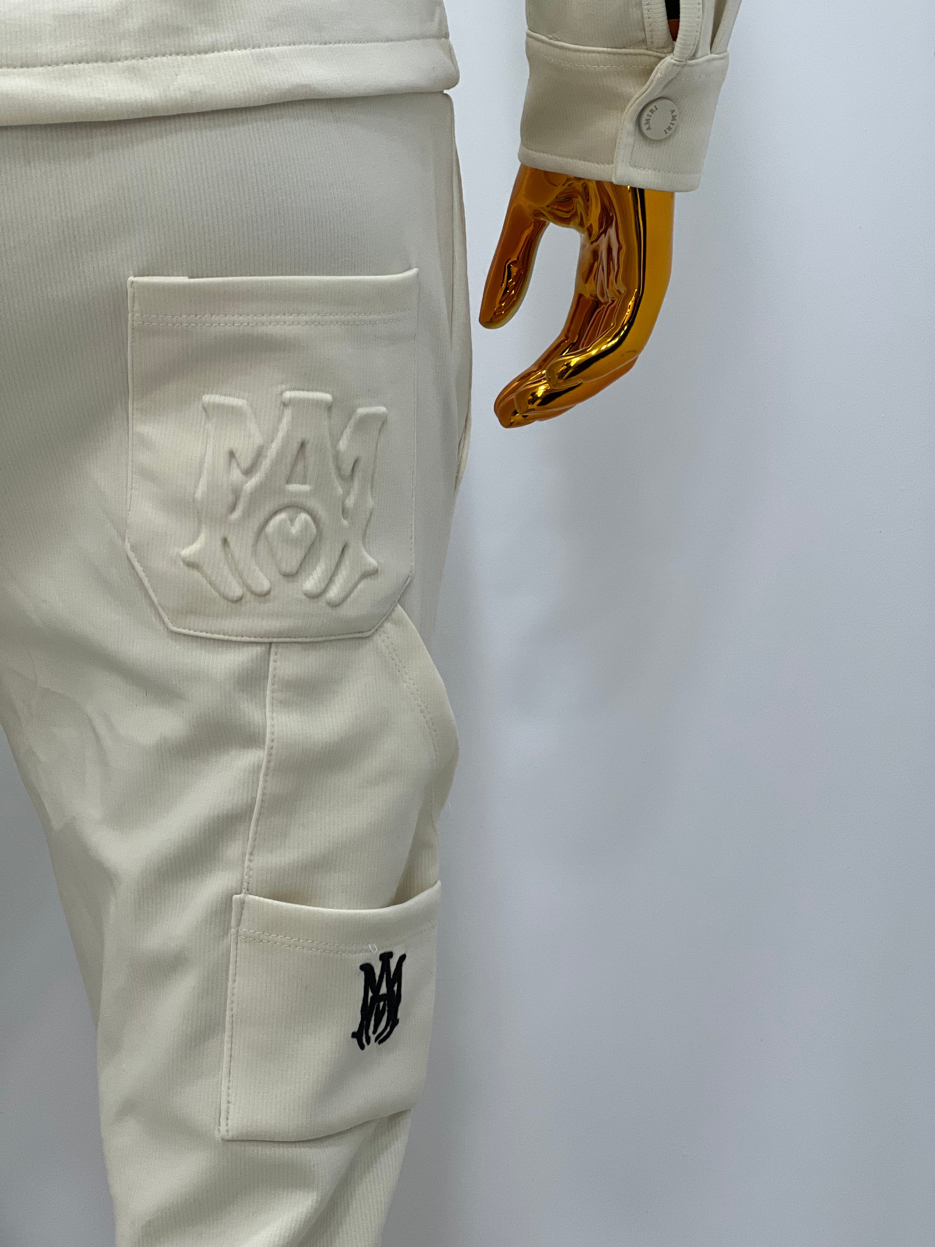 "Amiri : Plus qu’un costume, un symbole 🇹🇷🏛️ porté par les hommes d’influence."