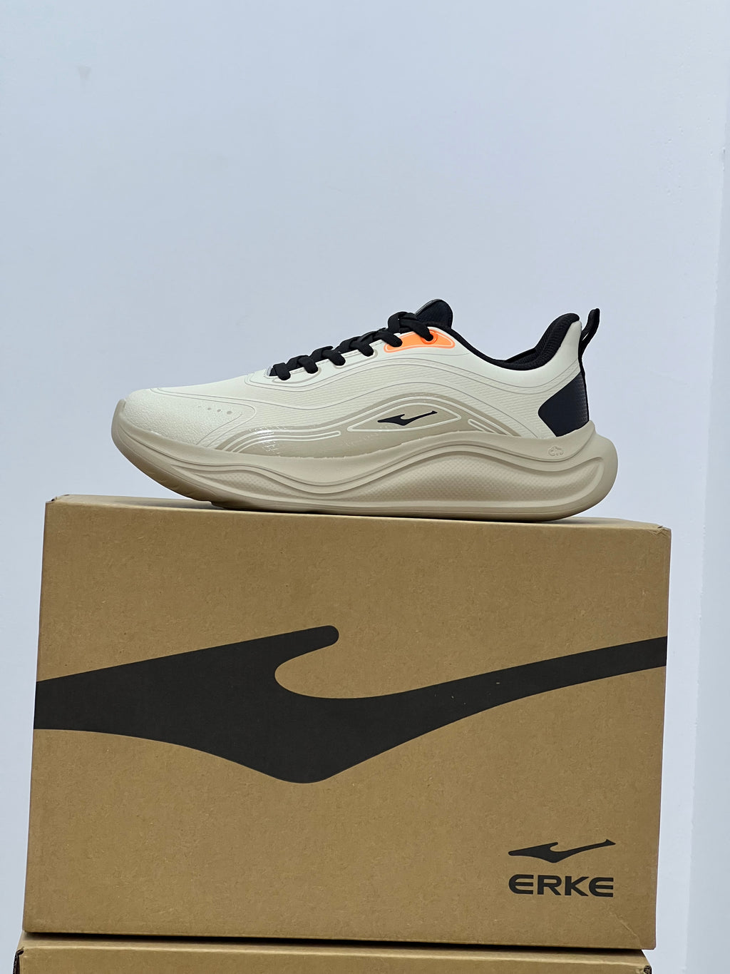 " Erke Running Men Shoes /Flaxen Erke 🚀💪 خطوتك جاية بسرعة.. والماركة معاك!"