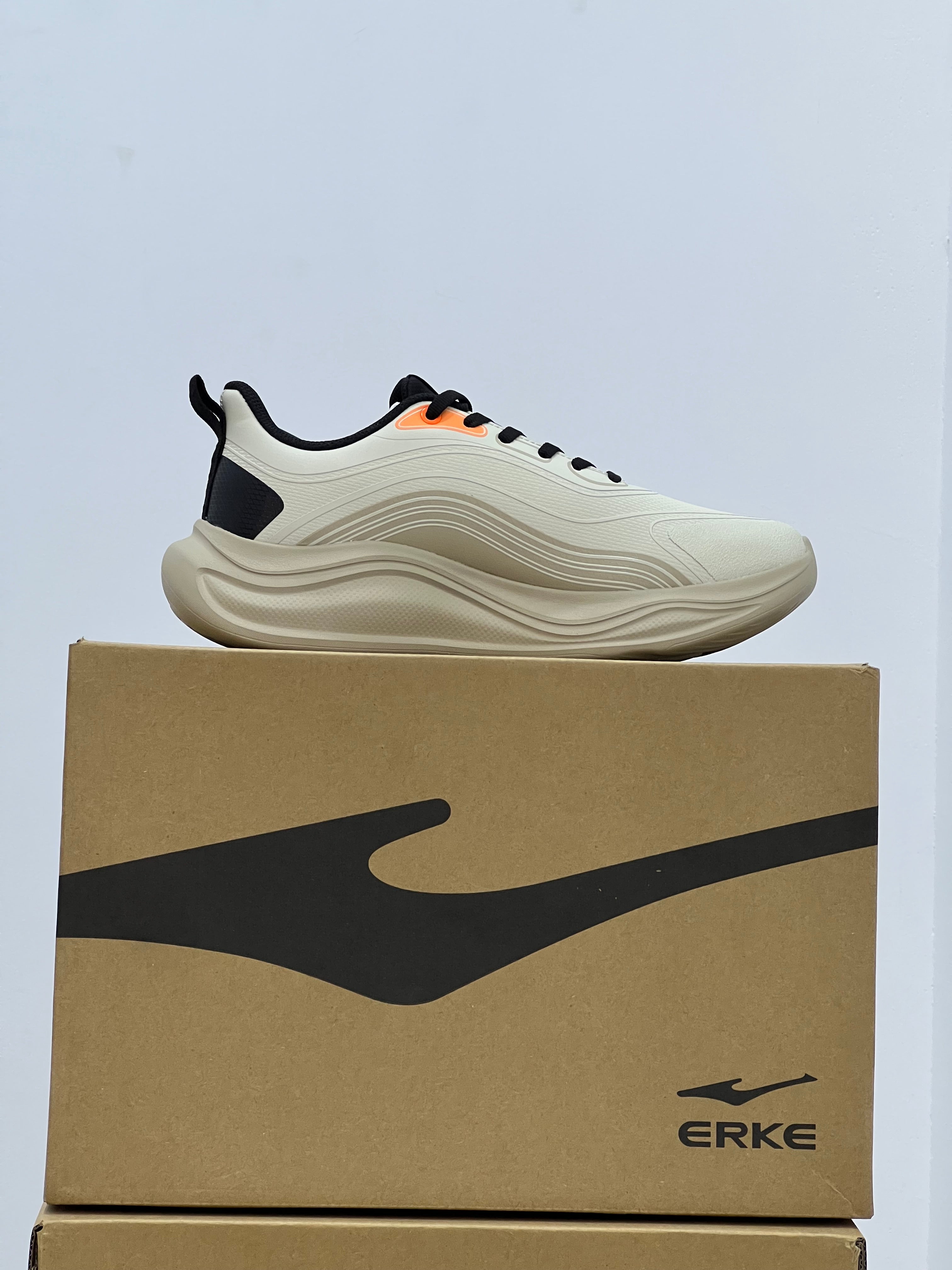 " Erke Running Men Shoes /Flaxen Erke 🚀💪 خطوتك جاية بسرعة.. والماركة معاك!"