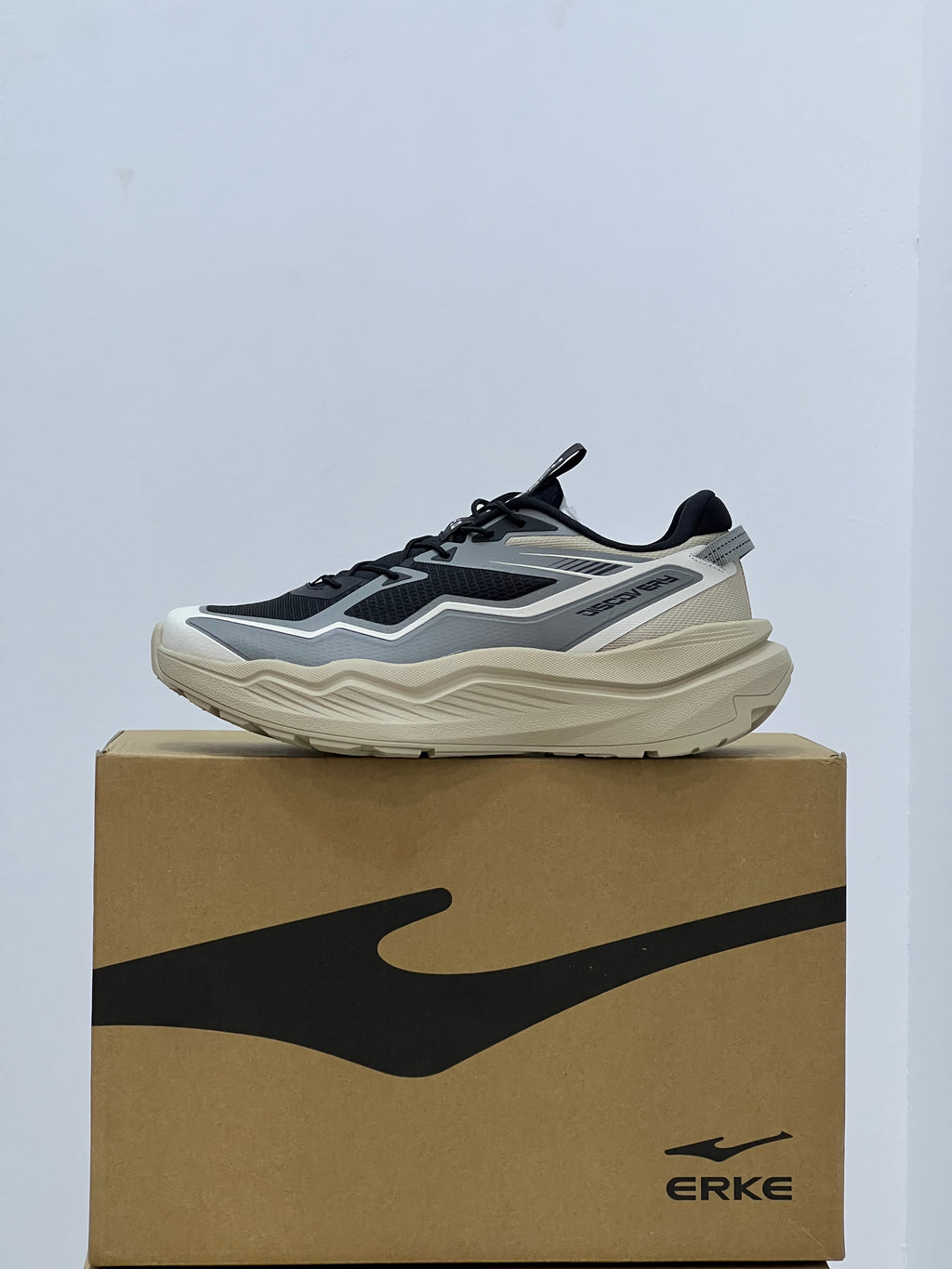 Erke Trendy Cross Men Training Shoes   👟✨ راك تجري بيها ولا تمشي بيها، راك فالقمة!