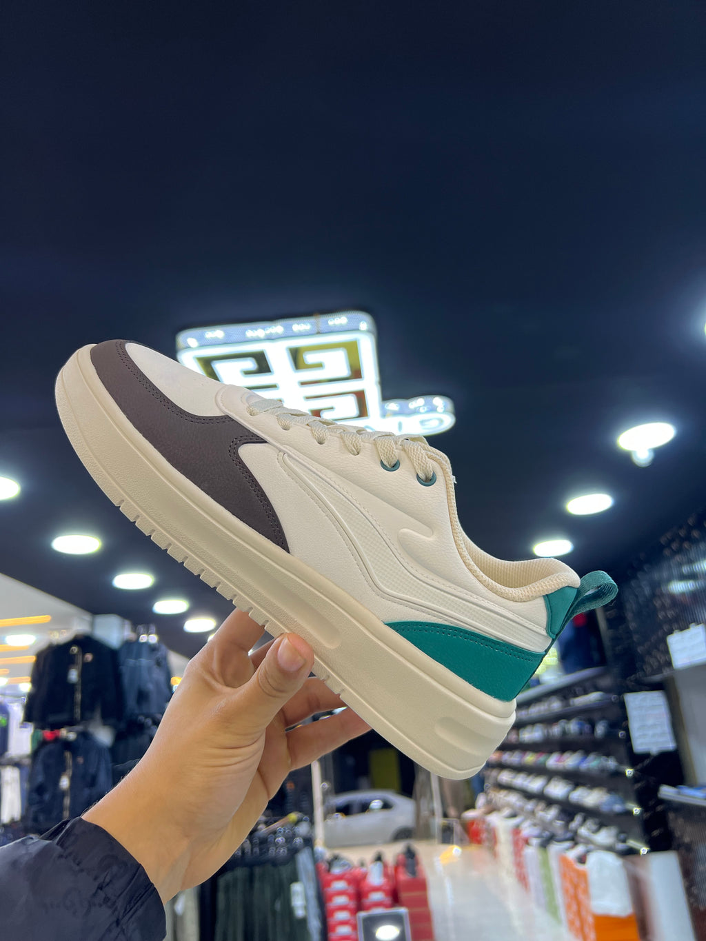 Erke Skateboard Men Lifestyle Shoes White/Flaxen   Erke: 👟⚡ مشيك خفيف، والستايل متفجر!