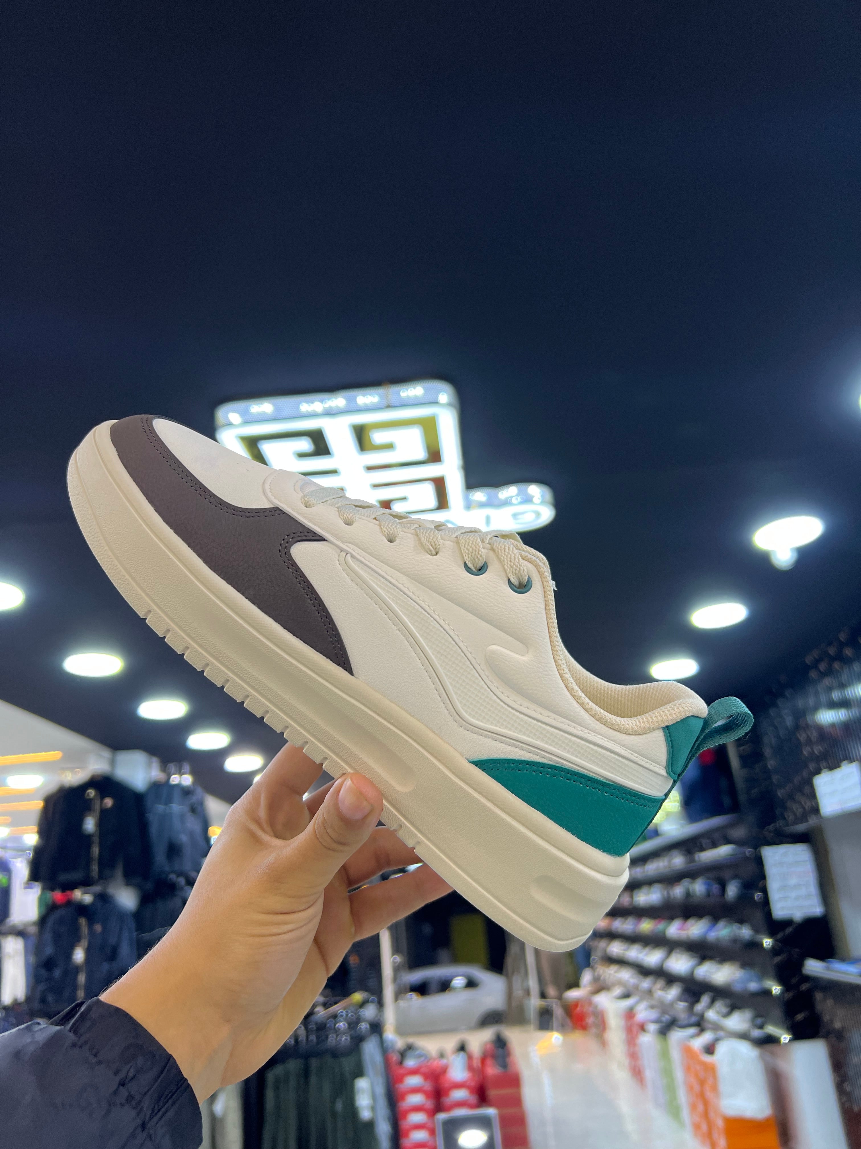 Erke Skateboard Men Lifestyle Shoes White/Flaxen   Erke: 👟⚡ مشيك خفيف، والستايل متفجر!