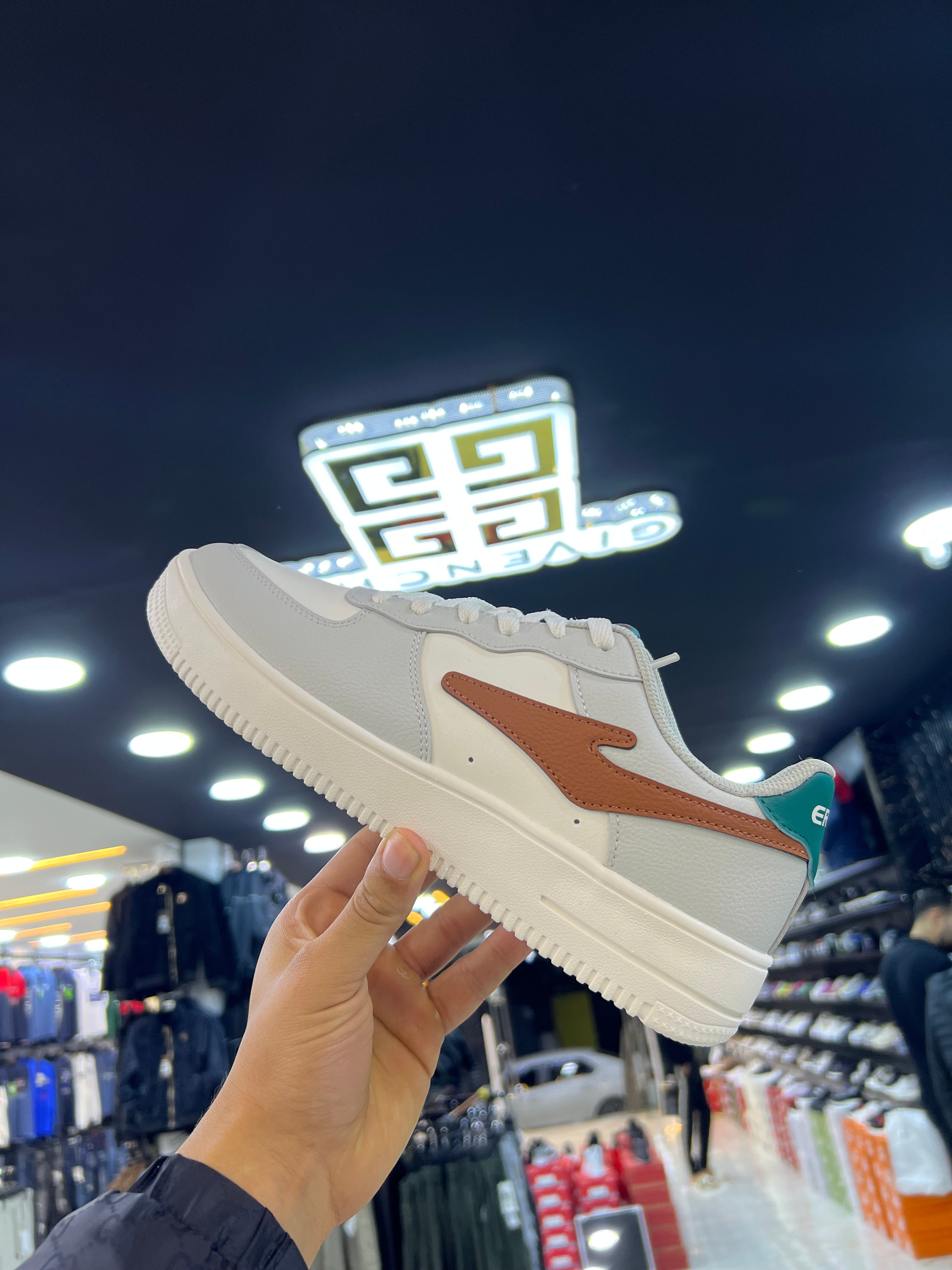 Erke Skateboard Men Lifestyle Shoes White/Flaxen   Erke: 👟⚡ مشيك خفيف، والستايل متفجر!