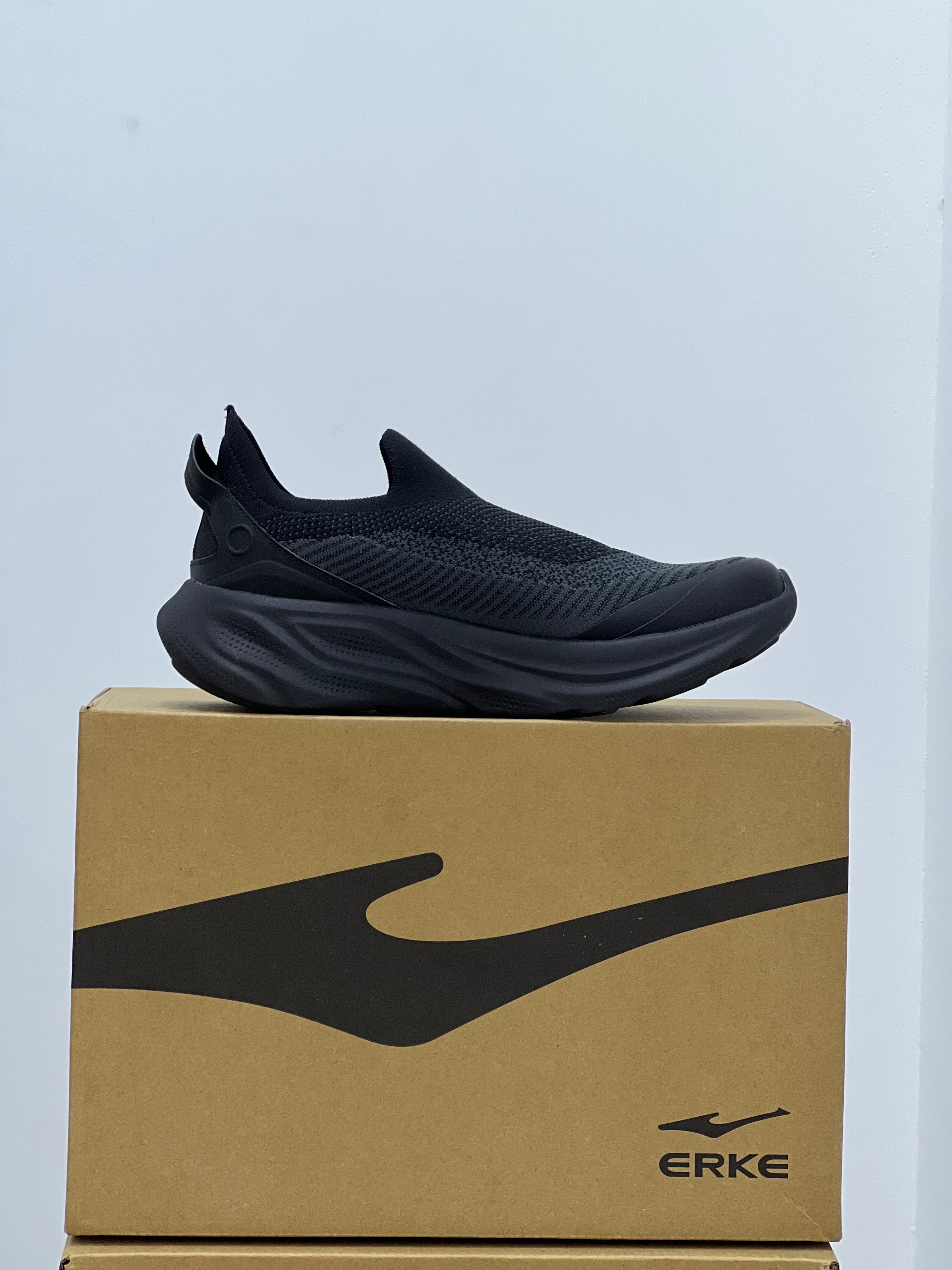 ERKE WALK & Training Shoes Black   التكنولوجيا اللي تخليك تنسى التعب