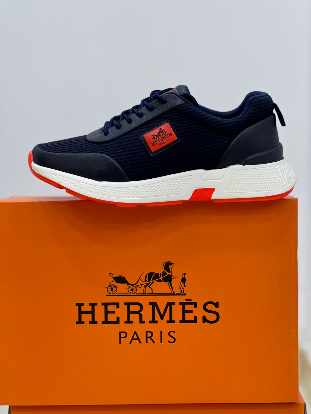 "Step into Luxury: HERMES Men's Sneakers – Where Elegance Meets Comfort" النعمة والأناقة في كل خطوة